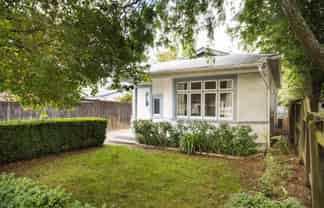 9 Weston Avenue, Roslyn