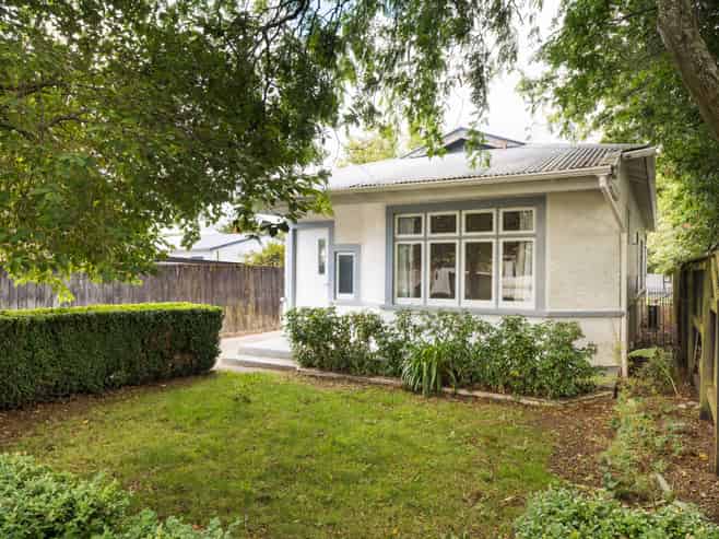 9 Weston Avenue, Roslyn