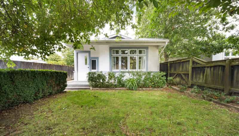 9 Weston Avenue, Roslyn