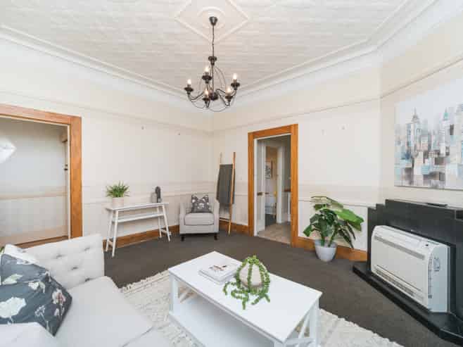 9 Weston Avenue, Roslyn