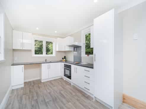 9 Weston Avenue, Roslyn