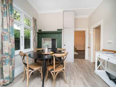 9 Weston Avenue, Roslyn