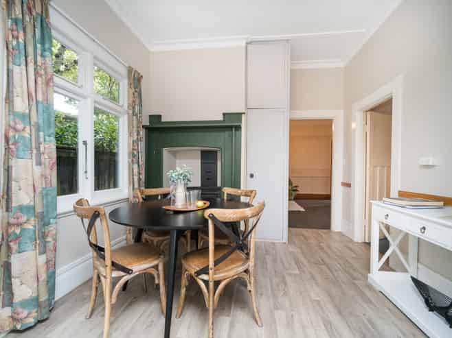 9 Weston Avenue, Roslyn