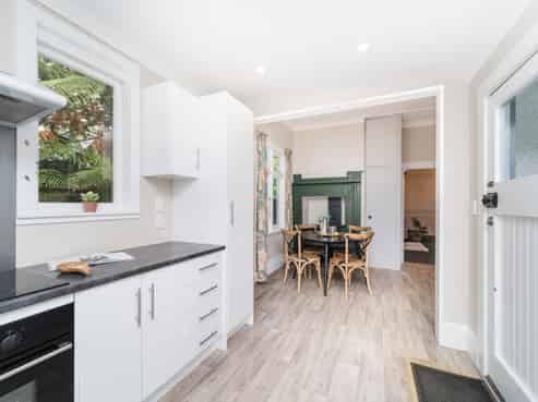 9 Weston Avenue, Roslyn