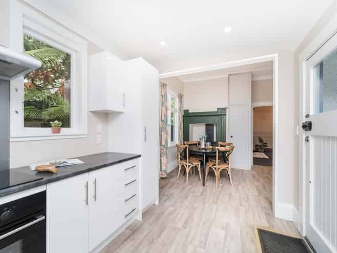 9 Weston Avenue, Roslyn