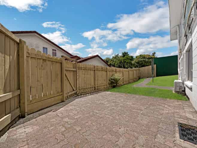 1/261 Don Buck Road, Massey