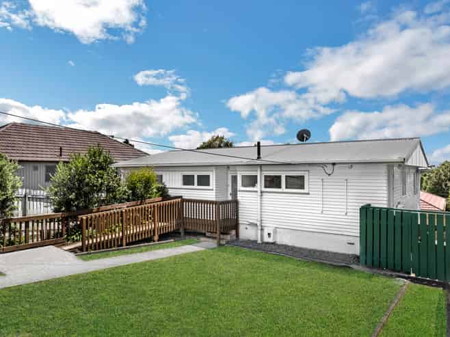 1/261 Don Buck Road, Massey