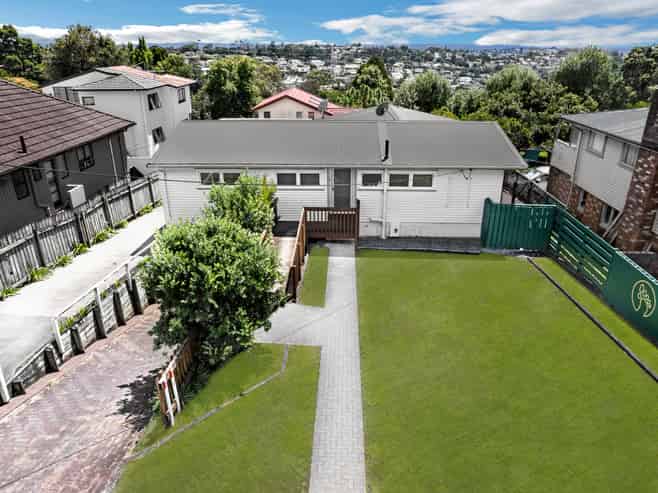 1/261 Don Buck Road, Massey