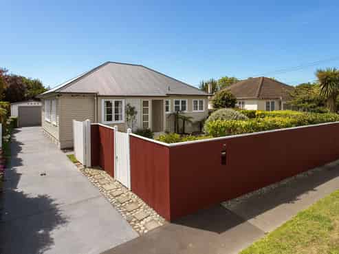 34 Pitcairn Crescent, Bryndwr