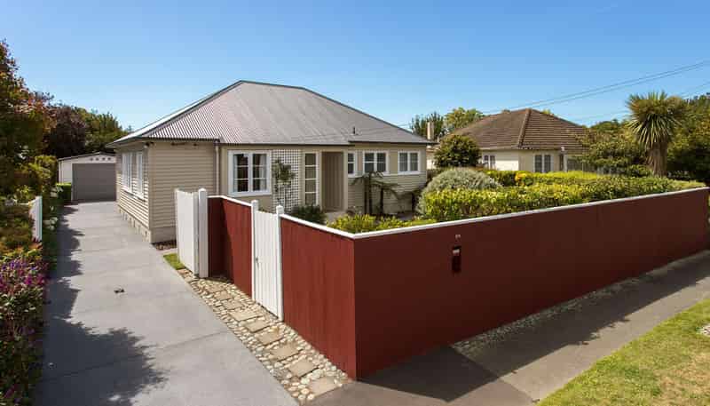 34 Pitcairn Crescent, Bryndwr