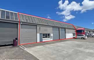 PRACTICAL WAREHOUSE RATIO WITH THREE ROLLER DOORS
