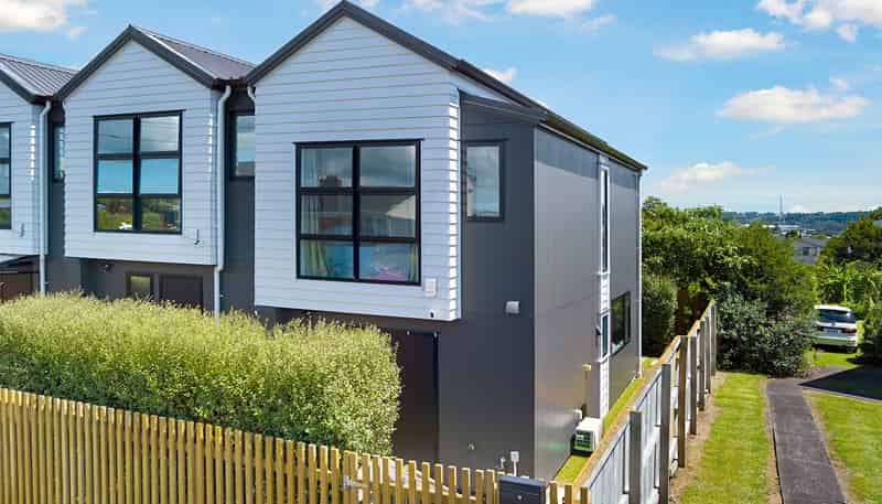 2E Milich Terrace, Te Atatu South