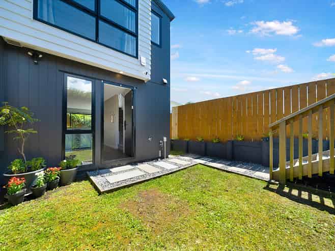 2E Milich Terrace, Te Atatu South