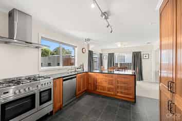 71 Holdsworth Avenue, Trentham