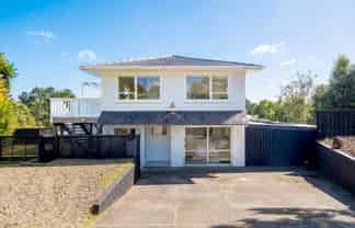 34 Cyclarama Crescent, Massey