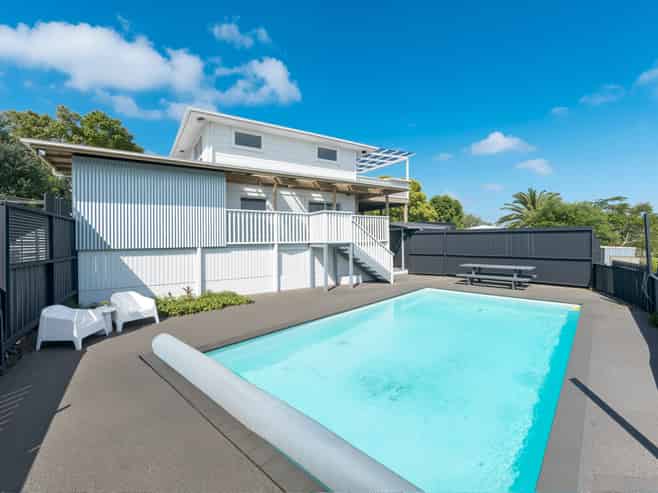 34 Cyclarama Crescent, Massey