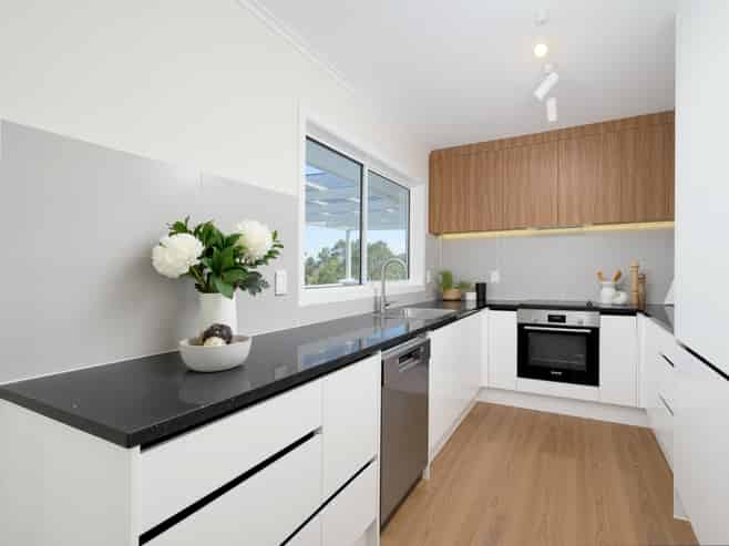 34 Cyclarama Crescent, Massey