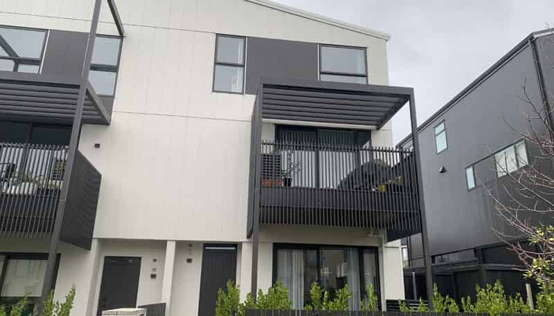 5/4 Matimati Place, Hobsonville