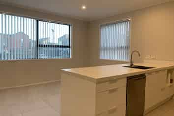 5/4 Matimati Place, Hobsonville