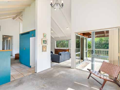 90A Atkinson Road, Titirangi