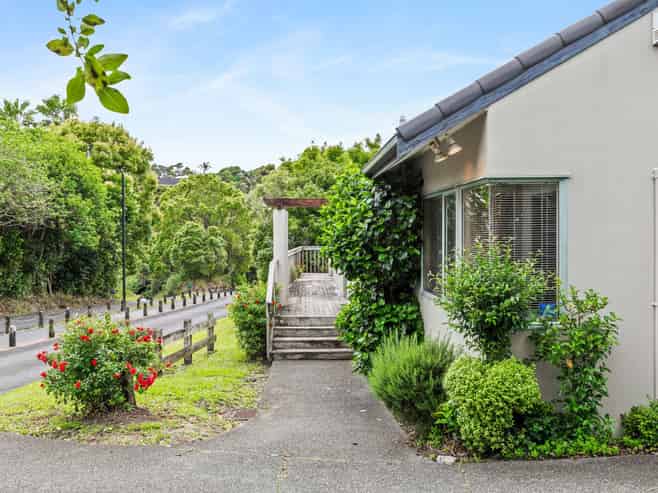 90A Atkinson Road, Titirangi