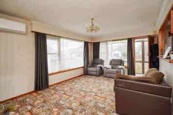 77A Lowe Street, Avenal