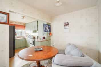 77A Lowe Street, Avenal