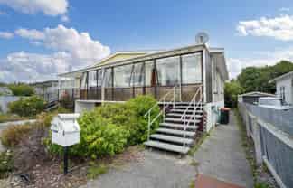 77A Lowe Street, Avenal