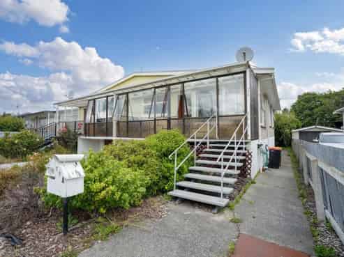 77A Lowe Street, Avenal