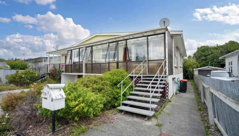 77A Lowe Street, Avenal