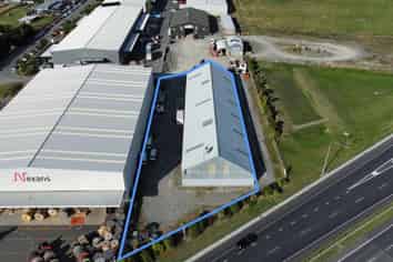 Large Warehouse with Yard Off Motorway