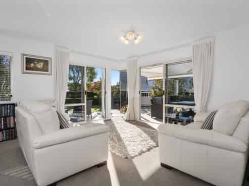 2/674 Ranginui Road, Welcome Bay