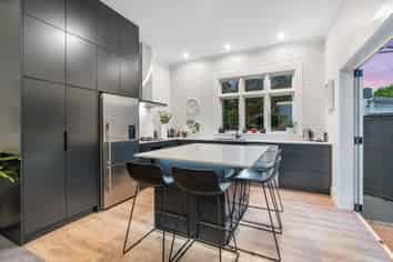 72 Hargest Crescent, Saint Clair