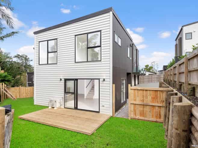 1/105 Hobsonville Road, West Harbour