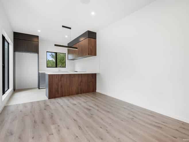 1/105 Hobsonville Road, West Harbour