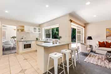 10 Stewart Gibson Place, Manurewa