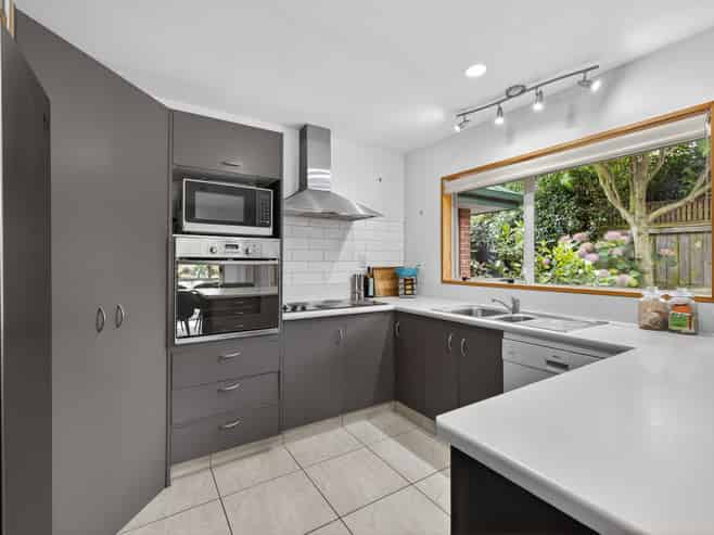 121B Champion Street, Edgeware