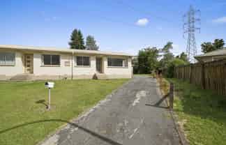 2/30 Clyde Street , Utuhina