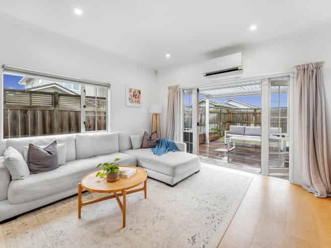 15 Mulvaney Crescent, Henderson