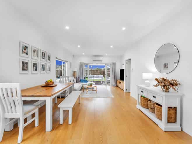 15 Mulvaney Crescent, Henderson