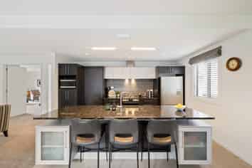 33 Applefield Court, Northwood