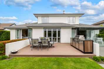 33 Applefield Court, Northwood