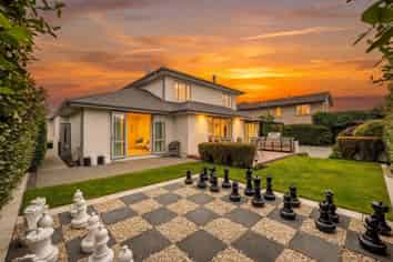 33 Applefield Court, Northwood