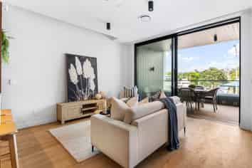 2/423 Beach Road, Mairangi Bay