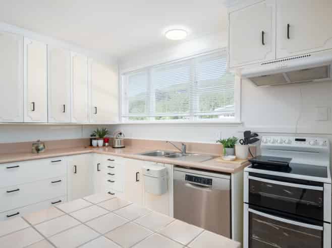 82 Larsen Crescent, Tawa