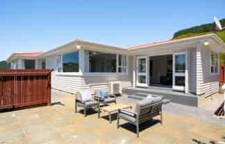 82 Larsen Crescent, Tawa