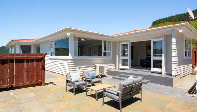 82 Larsen Crescent, Tawa