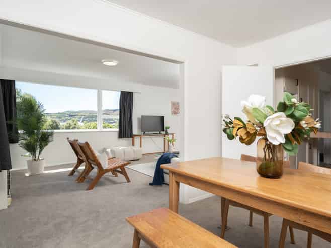 82 Larsen Crescent, Tawa