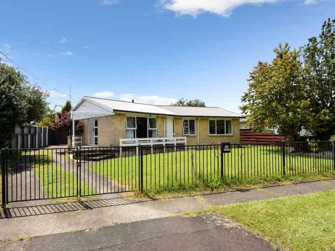 12 Paulette Place, Queenwood