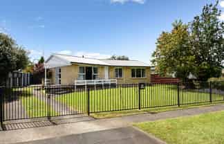 12 Paulette Place, Queenwood